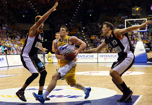 而她在此次 而她在此次